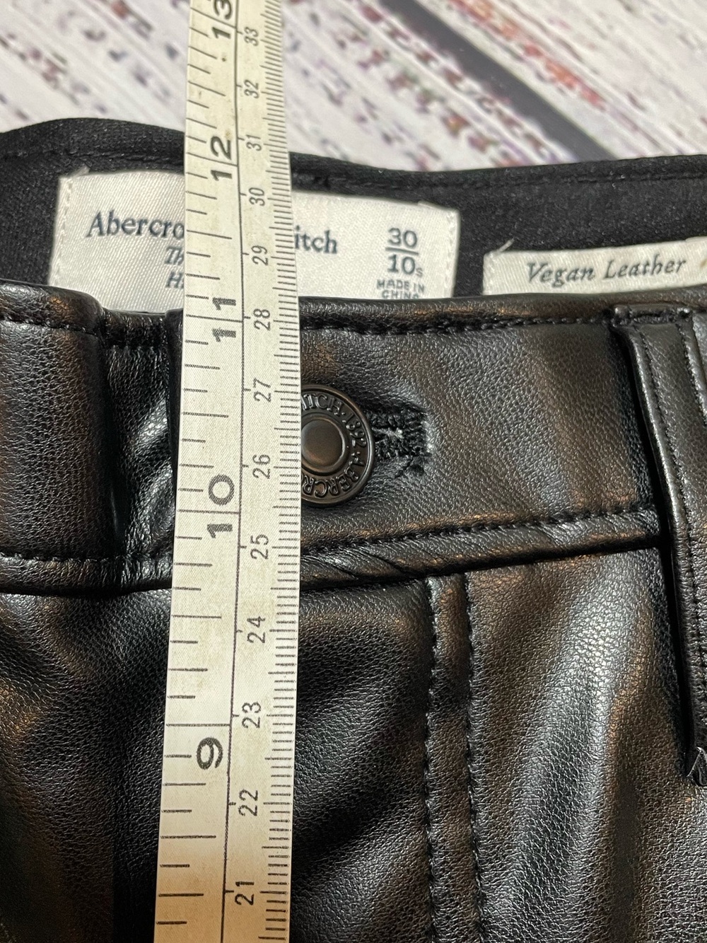 NWT Abercrombie & Fitch The Skinny High Rise Vegan leather pants. Size 10 - Picture 10 of 11